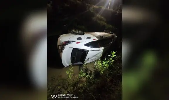 Huancayo delincuentes roban camioneta a viajeros, pero se vuelcan cuando huían en Pichanaqui