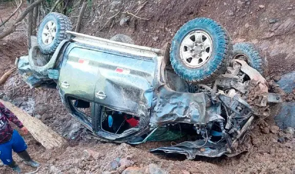 Ayacucho: 2 personas pierden la vida tras caer camioneta a abismo de 70 metros en el Vraem