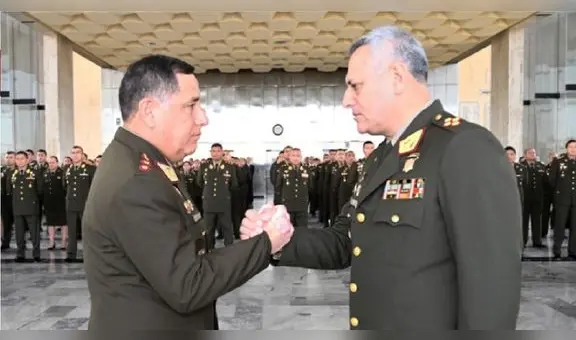 Generales que compraron 10.000 fusiles sin licitación asumen nuevas funciones