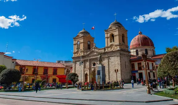 ¡El amor! Mexicano y huancaína se casaron en la catedral de Huancayo en la última boda del 2023