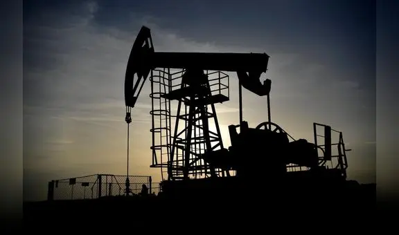 Petróleo global cae por incremento de la oferta de OPEP y recorte de precios de Arabia Saudí