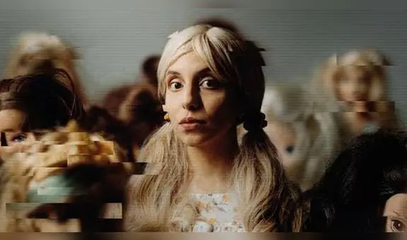 Festival Saliendo de la Caja presenta: Siempre por nunca por jamás: O una muñeca de nadie jugando sola