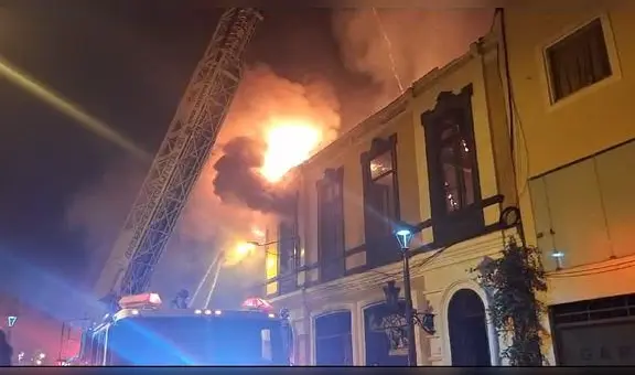 Incendio de código 3 se suscitó en casona usada como almacén frente a la Biblioteca Nacional