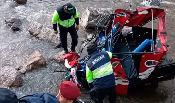 Tres personas mueren tras caída de mototaxi a abismo en Huancavelica