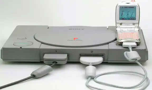 ¿Por qué los japoneses conectaban un celular a la primera PlayStation y qué les permitía hacer?
