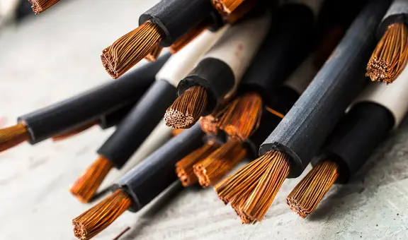 El metal que podría reemplazar al cobre como conductor de electricidad: hasta 2 veces más barato