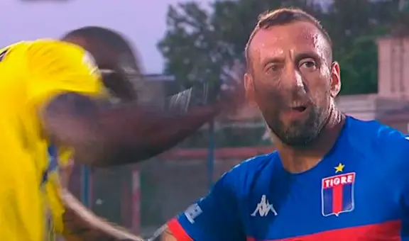 Luis Advíncula le metió un manotazo a jugador de Tigre, pero el árbitro no lo expulsó