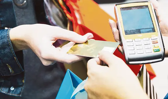 Estadounidenses abrumados por deudas de tarjetas de crédito