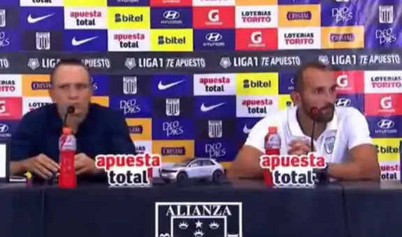 El incómodo momento que vivieron Barcos y Restrepo tras cánticos de jugadores de la 'U': "El apagón"