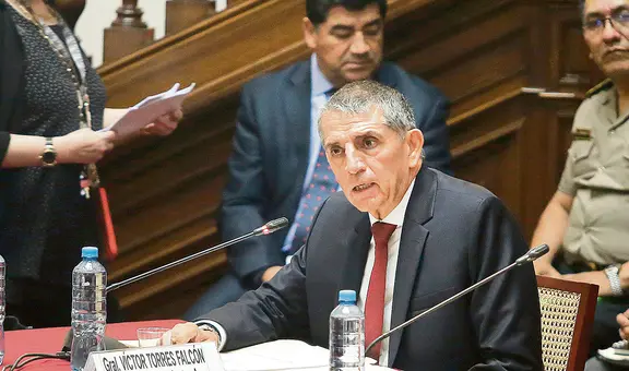 Congreso: piden que Víctor Torres renuncie antes de que lo interpelen