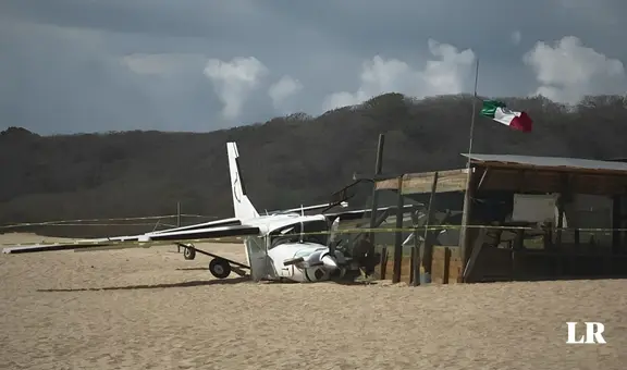 Hombre de 62 años muere tras caerle encima un avión de paracaidistas en una playa
