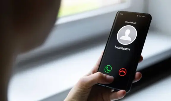 ¿Quién realiza las misteriosas llamadas telefónicas que cuelgan apenas contestas?