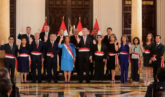 Dina Boluarte tomó juramento a Gustavo Adrianzén como nuevo presidente de Consejo de Ministros