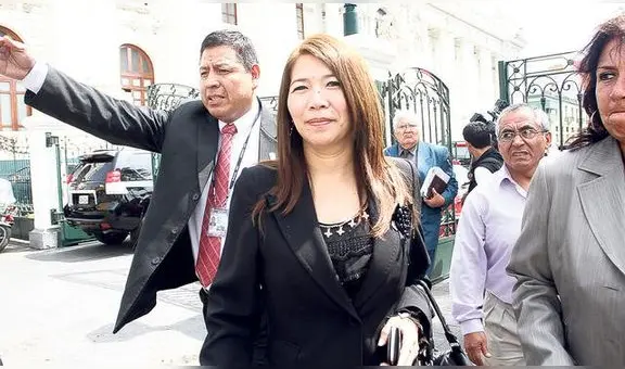 Postergan votación de la inhabilitación de María Cordero Jon Tay por recorte de sueldo