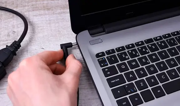 ¿Por qué deberías desenchufar tu laptop del tomacorriente cuando la batería está cargada?