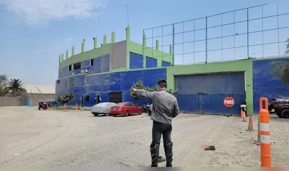 Comas: delincuentes persiguieron a hombre dentro de su centro de trabajo y le robaron S/100. 000