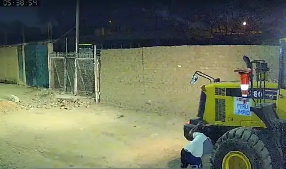 Chiclayo: graban a trabajadores de limpieza pública robando combustible de cargador frontal