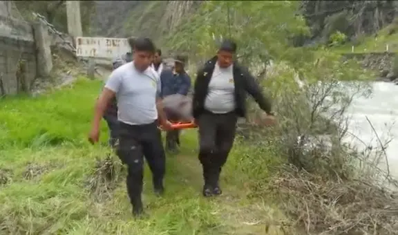 Cañete: fallecen 3 personas y 4 se encuentran desaparecidas tras caída de miniván a río