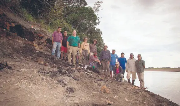 Los hombres que hallaron al delfín gigante amazónico