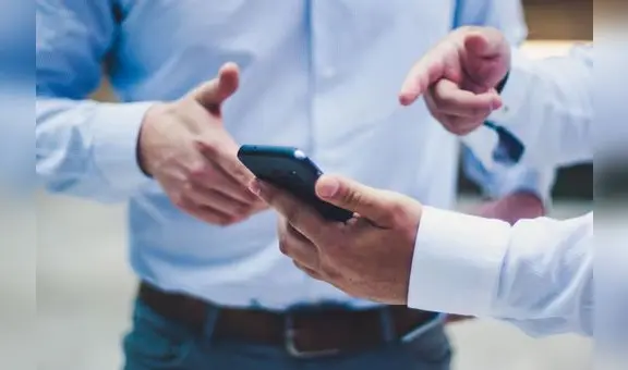 ¿Es legal que oficiales de migración revisen tu celular al entrar a Estados Unidos?