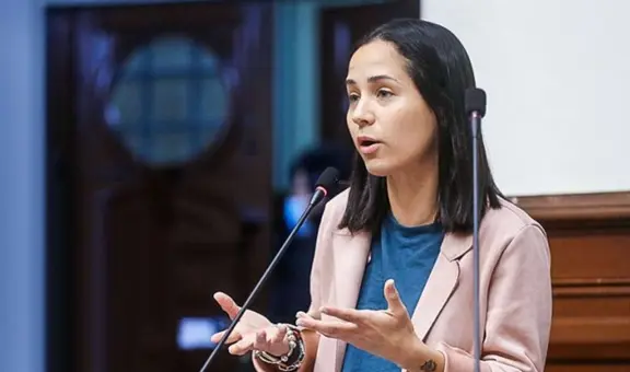Sigrid Bazán sobre respaldo de bancadas a Dina Boluarte: "Le garantizan impunidad para robar"