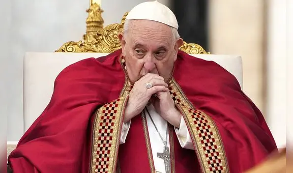 Papa Francisco alerta sobre guerra en Europa en medio de preocupación por su salud en misa de Pascua