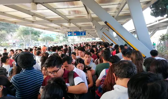 Metropolitano colapsa por segundo día consecutivo: usuarios reportan largas colas