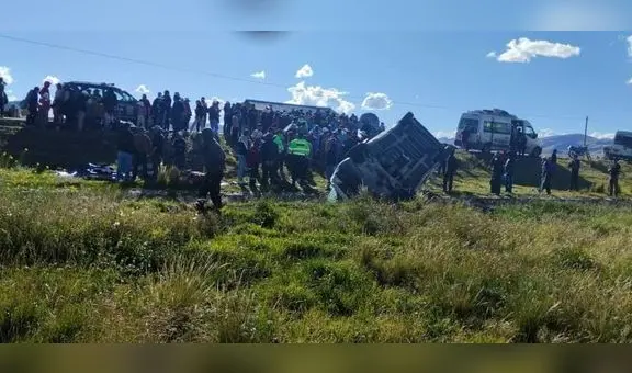 Puno: 16 heridos graves deja choque de miniván contra camión en Interoceánica