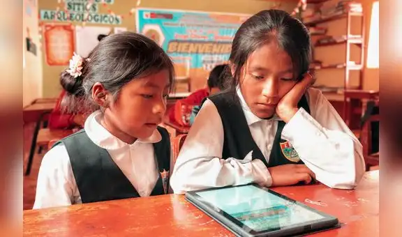 El internet satelital revoluciona la educación en escuelas rurales del Perú