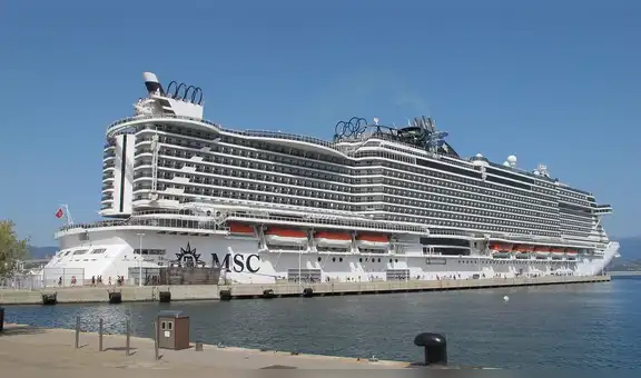 El crucero más grande del mundo está en América: tiene capacidad para 7.600 personas y cuenta con 7 piscinas