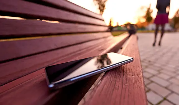 ¿Hallaste un celular en el suelo? No lo recojas, puede ser una estafa que termine en extorsión