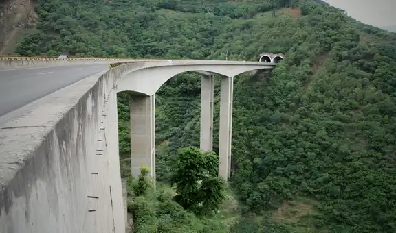 Este es el túnel más grande y difícil del mundo: tiene más de 30 km de largo y atraviesa una montaña hostil