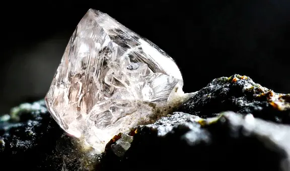 La piedra preciosa más cara del mundo se extrae en Sudamérica: el quilate supera el millón de dólares