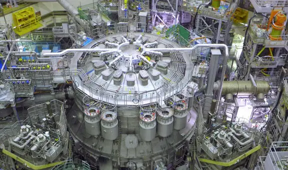 El gigantesco reactor de fusión nuclear más potente del mundo: calienta plasma a 200 millones de °C