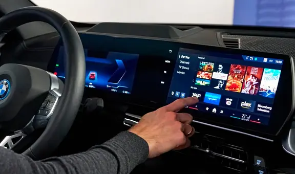 ¿Cómo acceder a la app IPcarTV para ver canales de televisión gratuitos en tu vehículo?