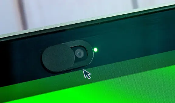 ¿Tienes una cámara web instalada en tu PC? Atento a estas señales porque podría haber sido hackeada