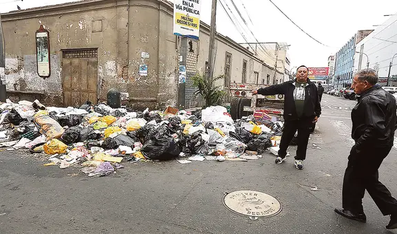 Calles del Cercado de Lima llenas de basura tras despido de trabajadoras de limpieza
