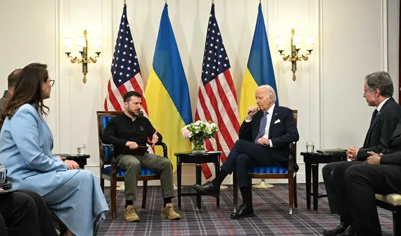 Biden pide disculpas a Zelenski por demora de envío de armas en plena guerra con Rusia: "Seguimos dentro"