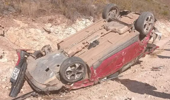 La Libertad: director de colegio fallece y profesora queda herida tras volcadura de camioneta en Pataz