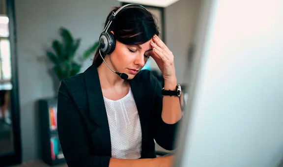 ¿Cansado de soportar a clientes enojados? Empresa japonesa trabaja en IA que "suaviza" el tono de los reclamos