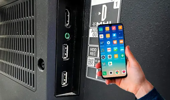 ¿Cómo conectar un Smart TV con tu teléfono usando un cable USB y qué sucede al hacerlo?