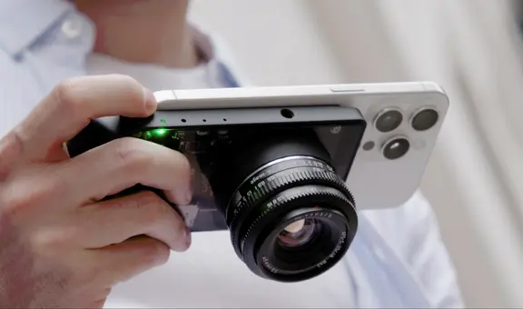 ¿Tu teléfono no toma buenas fotos? Este accesorio convierte tu smartphone en una cámara profesional
