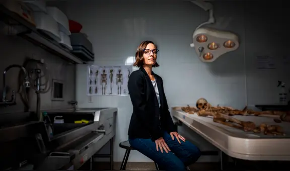 La forense que identifica a migrantes muertos en frontera México-USA: "Si te ahogas es probable que desaparezcas”