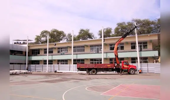 Inicia instalación de moderno techado en el Colegio Jesuita San Ignacio de Loyola de Piura