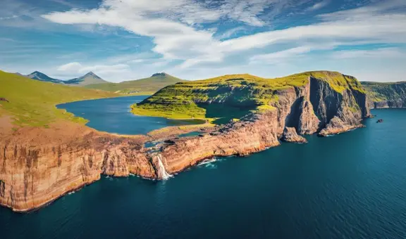 El lago que se formó "sobre el océano" tiene 59 m de profundidad y fue crucial para la Segunda Guerra Mundial