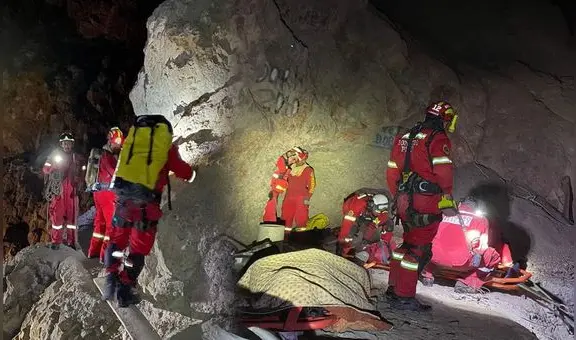 Arequipa: dos mineros artesanales mueren tras caer a socavón de 10 metros de profundidad