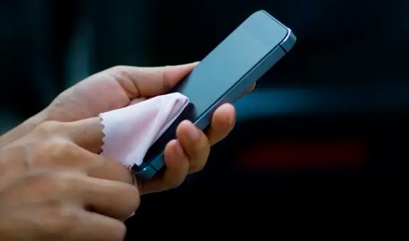 ¿Quieres limpiar la pantalla de tu PC o teléfono? Usa estos materiales y evita dañar el panel