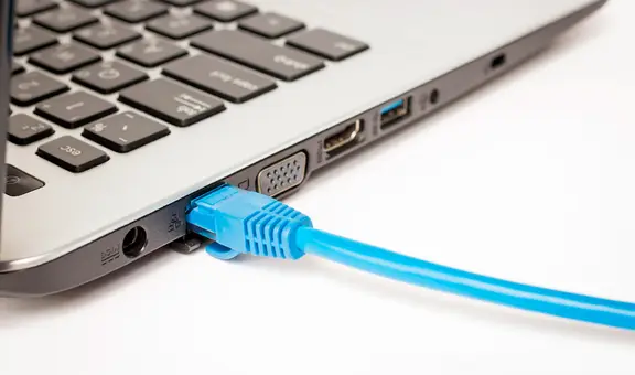 ¿Por qué deberías usar un cable Ethernet en tu PC y qué hacer si no hay un puerto compatible?