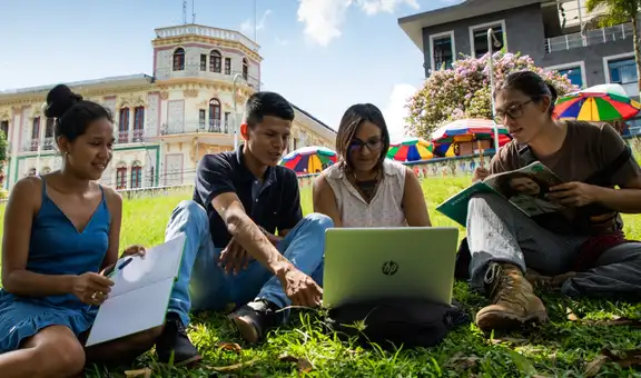 Cómo acceder a 200 cursos GRATIS y obtener un certificado oficial: solo debes cumplir 2 simples requisitos