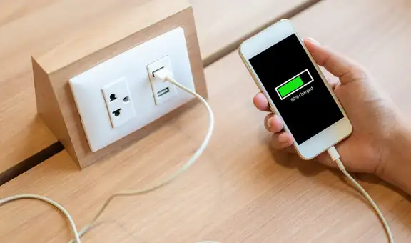 ¿Qué es 'juice jacking'? Por esta razón debes tener cuidado al cargar tu teléfono en puertos USB públicos